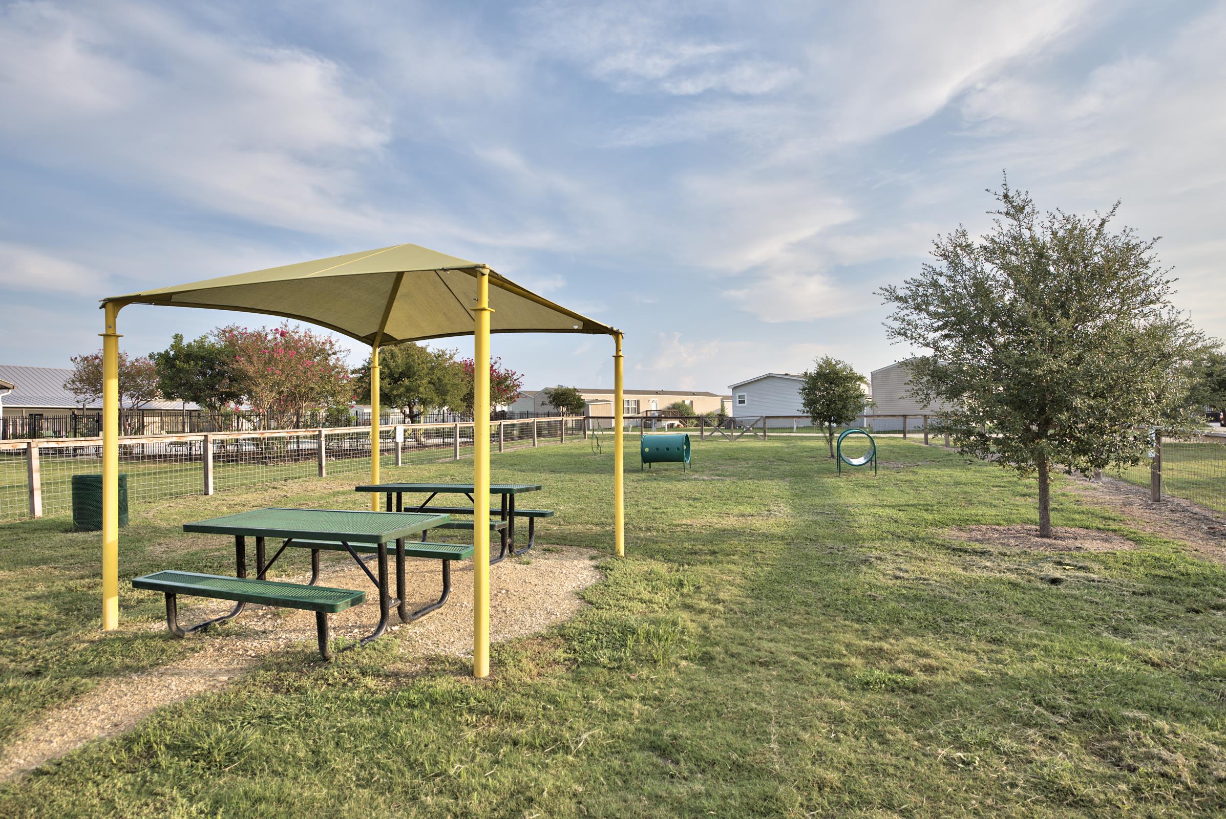 Woodlake Estates (TX)